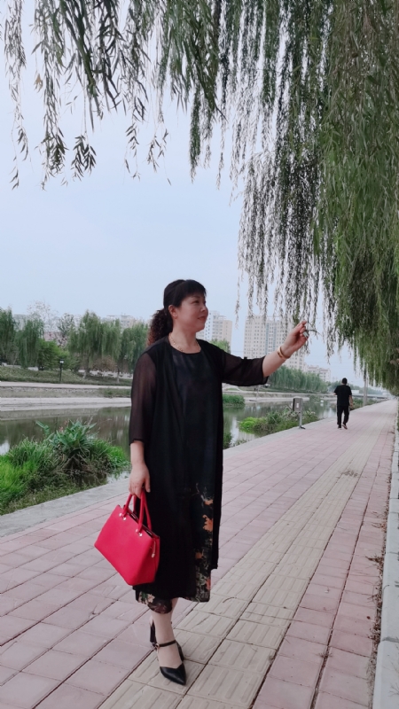 周本玲的第一张照片--泉州相亲服务中心
