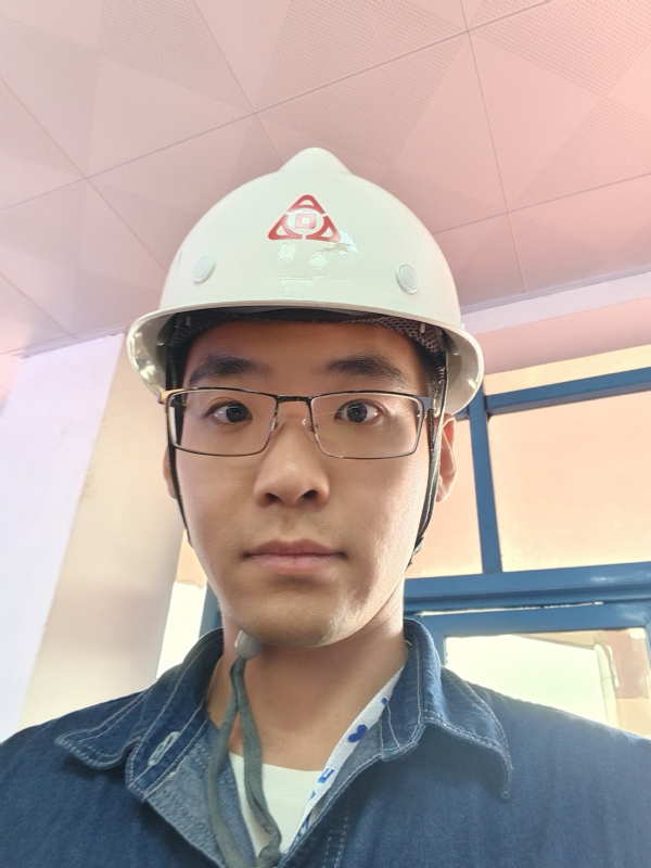 何鹏宇的第二张照片--泉州相亲服务中心